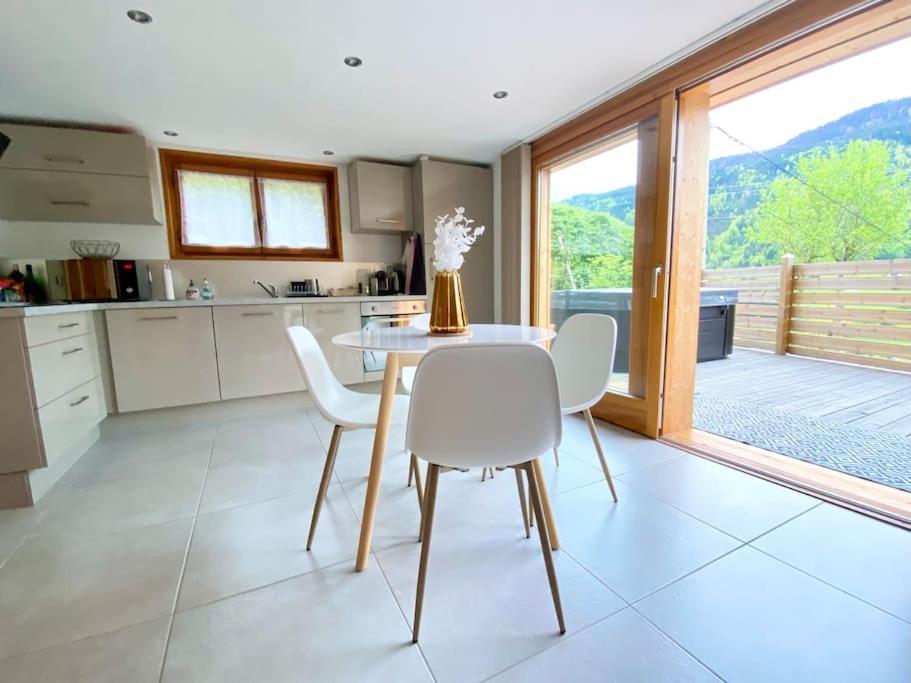 Androsace Appartement Dans Chalet Bois Avec Jacuzzi Privatif Terrasse Et Vue Montagne Les Villards-sur-Thones Exterior foto