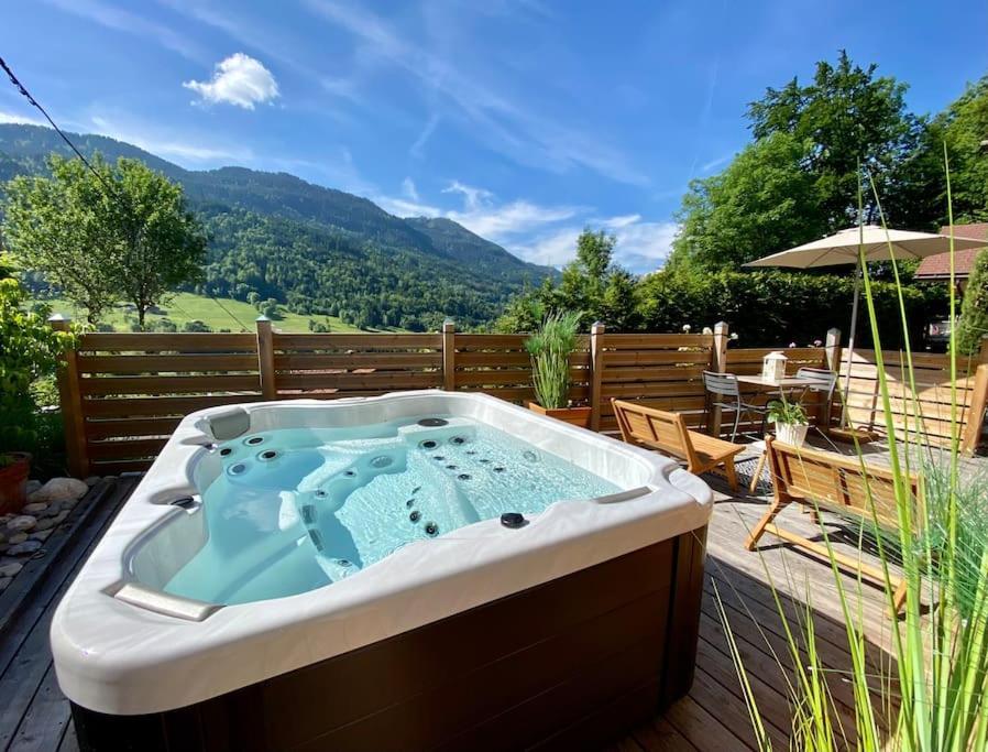 Androsace Appartement Dans Chalet Bois Avec Jacuzzi Privatif Terrasse Et Vue Montagne Les Villards-sur-Thones Exterior foto